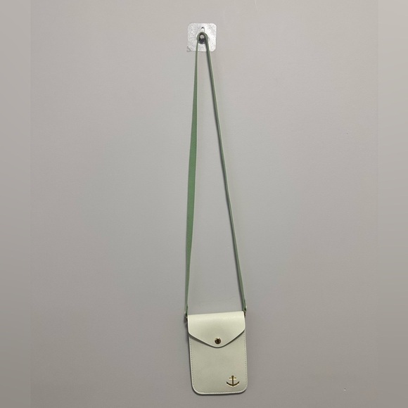 Cream Crossbody Bag with Flap Closure and Minimalist Design💚 - Picture 2 of 7